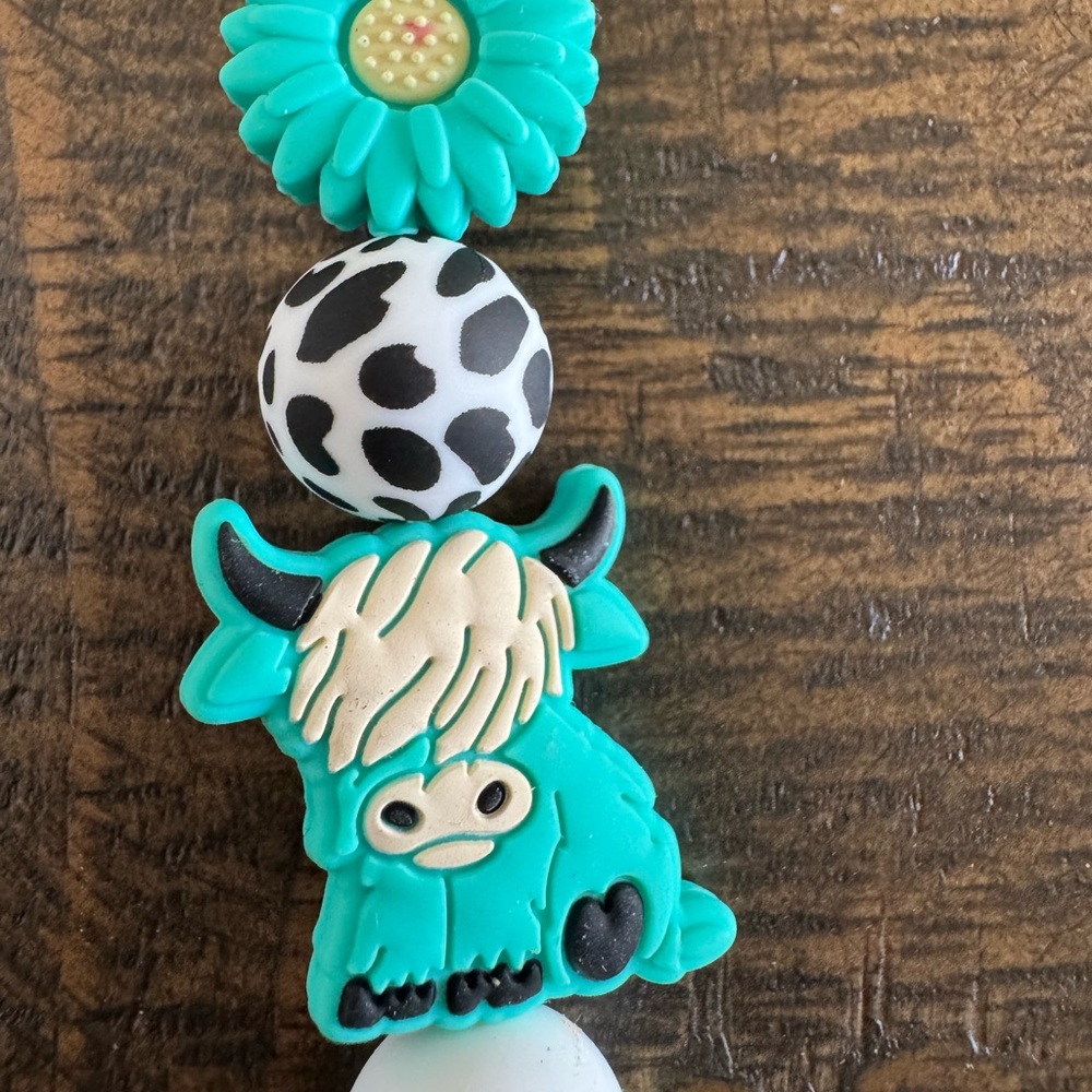 Silicone Beaded Keychain | Cute Daisy Highland Cow Charm - NWOT